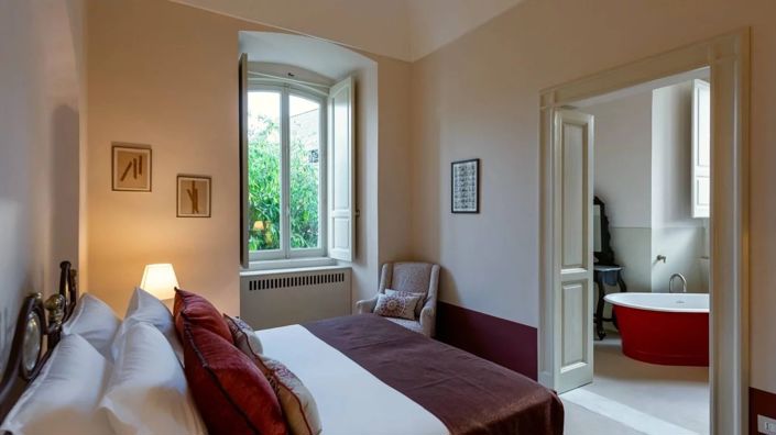 Image No.23-9 Bed Property for sale