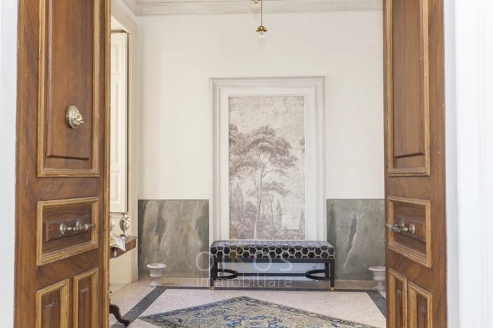 Image No.4-9 Bed Property for sale