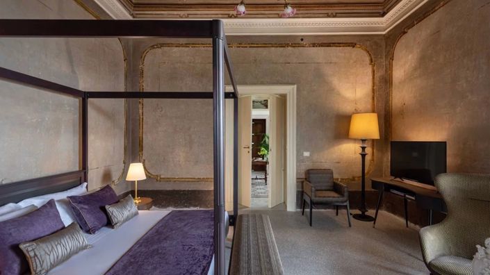 Image No.6-9 Bed Property for sale