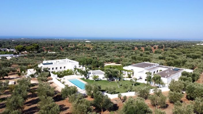 Image No.2-20 Bed House for sale