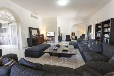 2772f812e93d698afb945ccb1d06db5a54162cda9d130