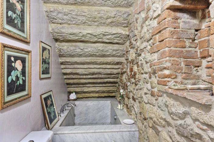 Image No.20-4 Bed House for sale