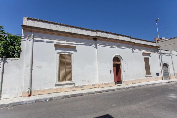 Image No.25-2 Bed House for sale