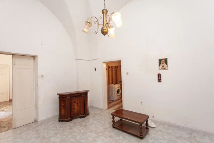 Image No.8-2 Bed House for sale