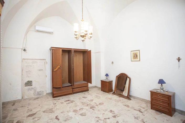 Image No.9-2 Bed House for sale