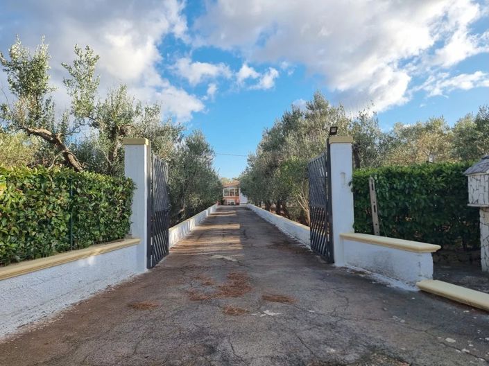 Image No.17-2 Bed House for sale