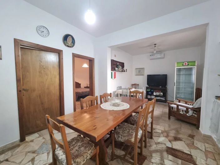 Image No.6-2 Bed House for sale