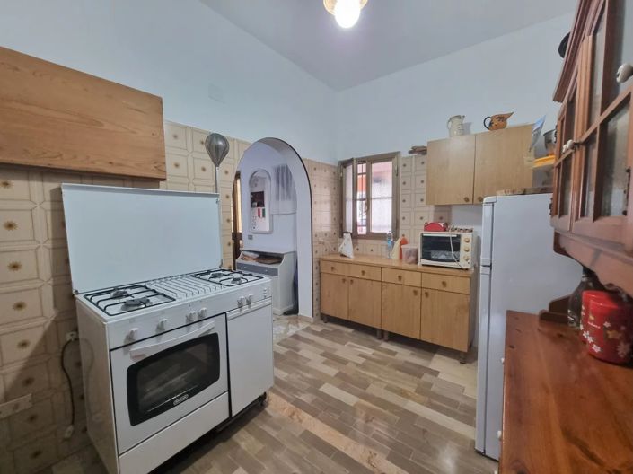 Image No.9-2 Bed House for sale