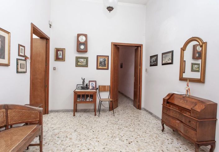 Image No.10-4 Bed House for sale