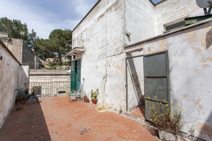 Image No.17-4 Bed House for sale