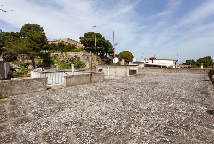 Image No.18-4 Bed House for sale