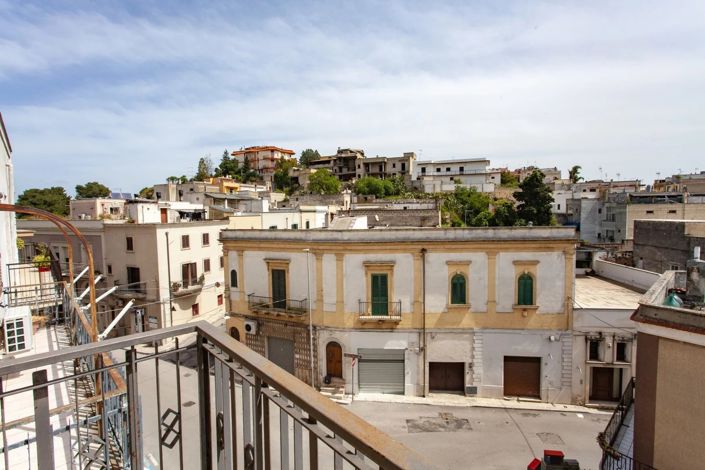 Image No.24-4 Bed House for sale