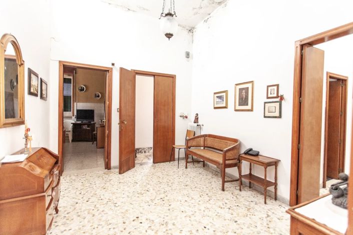 Image No.3-4 Bed House for sale