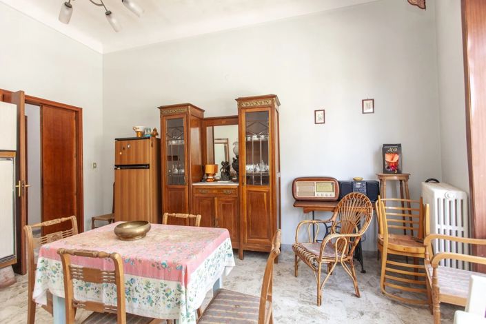 Image No.6-4 Bed House for sale