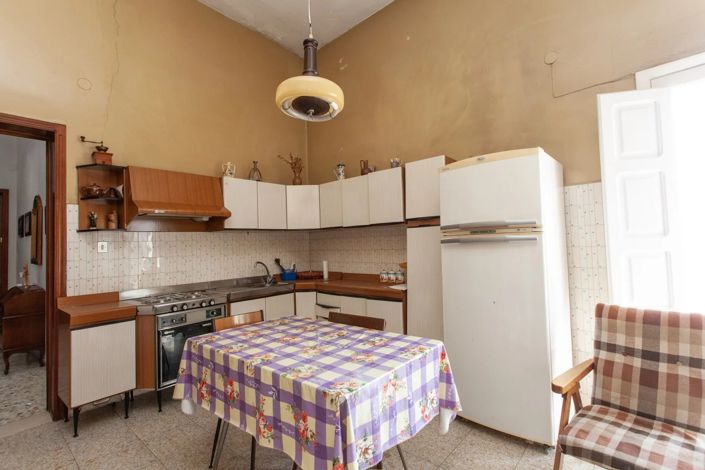 Image No.8-4 Bed House for sale