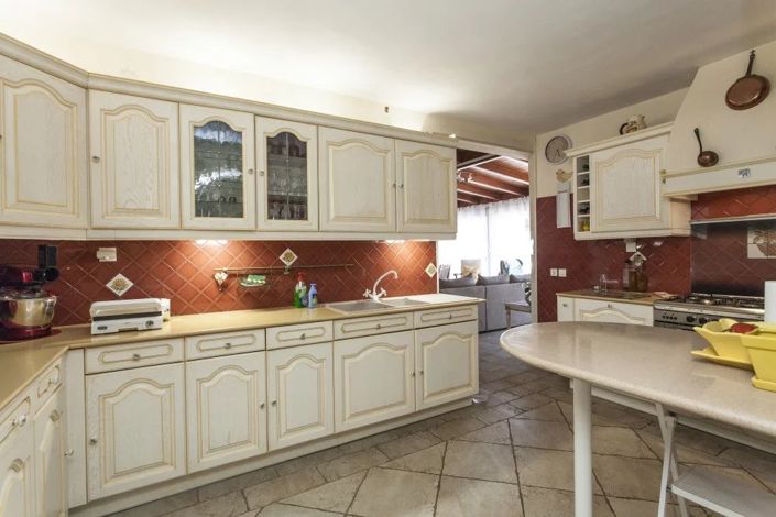 Image No.10-5 Bed Villa for sale