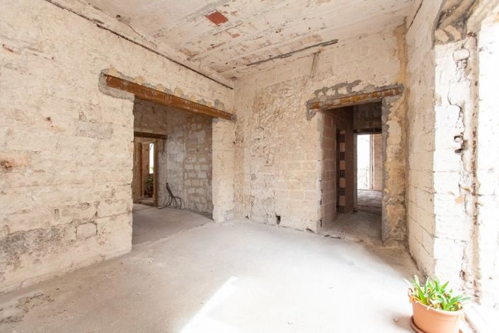 Image No.16-5 Bed House for sale