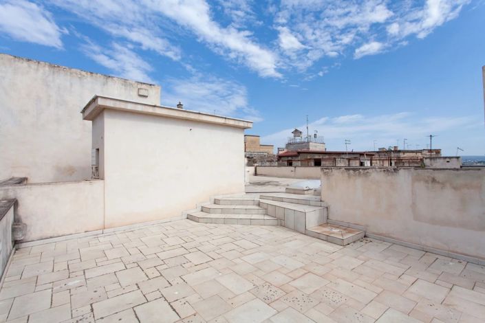 Image No.26-5 Bed House for sale