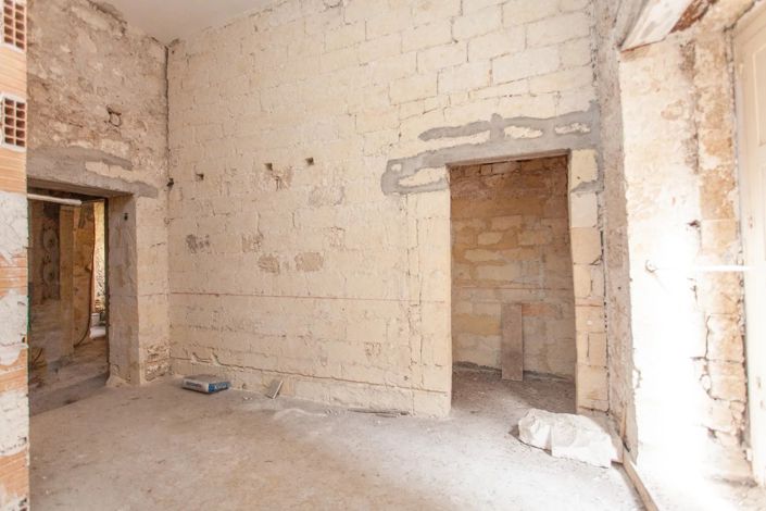 Image No.6-5 Bed House for sale