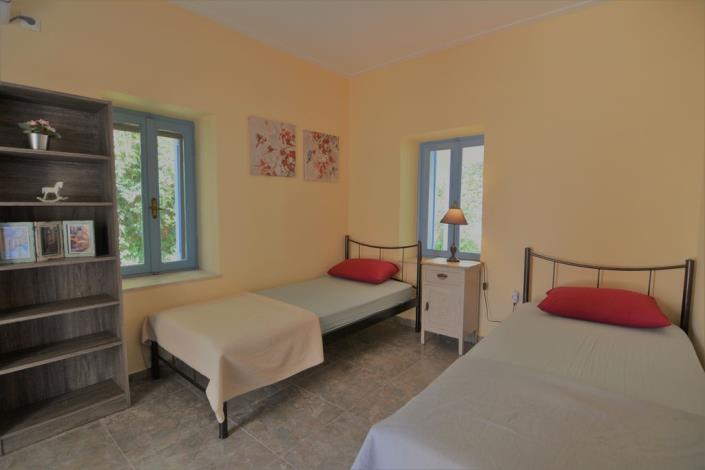 Image No.5-2 Bed House for sale