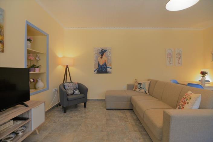 Image No.8-2 Bed House for sale