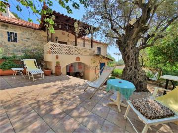 Maison / Villa de 2 chambres à vendre à Tyros