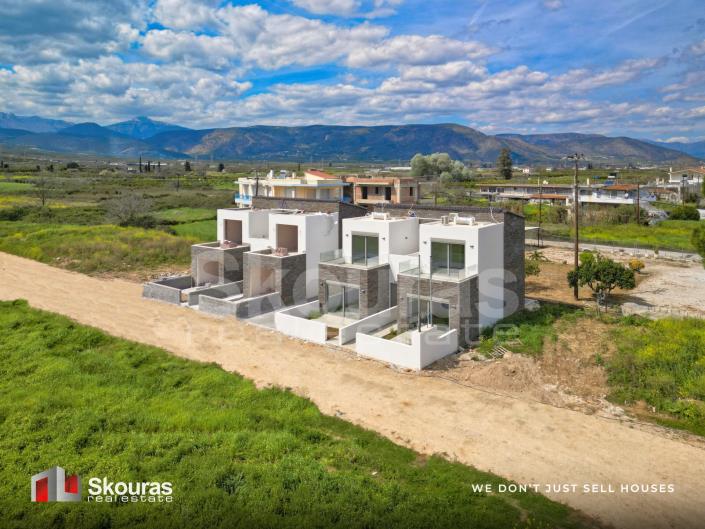 Image No.11-2 Bed House for sale