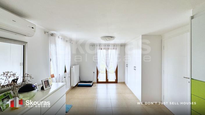 Image No.24-4 Bed House for sale