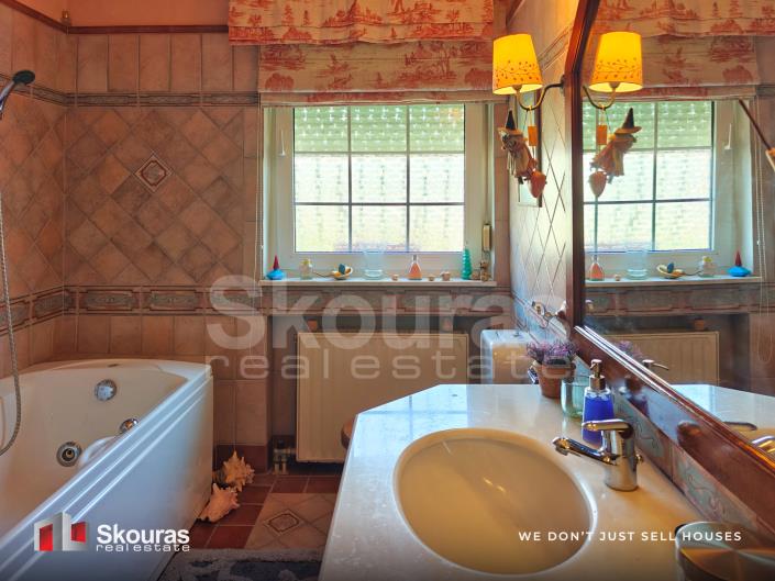 Image No.15-3 Bed House for sale