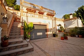 Image No.0-Villa de 6 chambres à vendre à Peguera