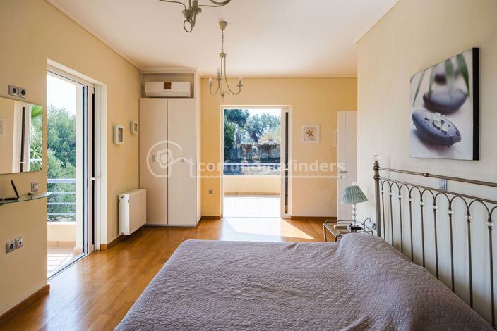 Image No.10-4 Bed House for sale
