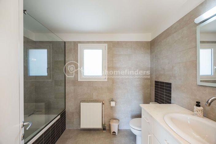 Image No.11-4 Bed House for sale