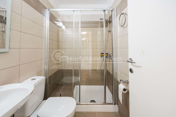 Image No.15-4 Bed House for sale