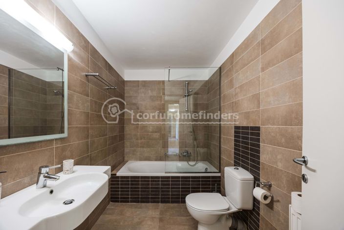 Image No.17-4 Bed House for sale