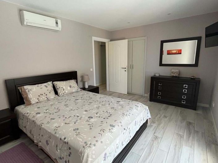 Image No.15-4 Bed House for sale