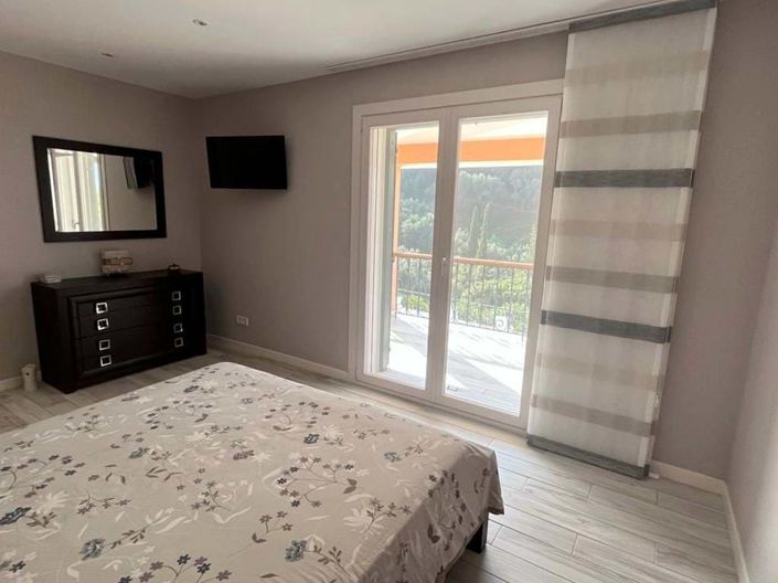 Image No.17-4 Bed House for sale