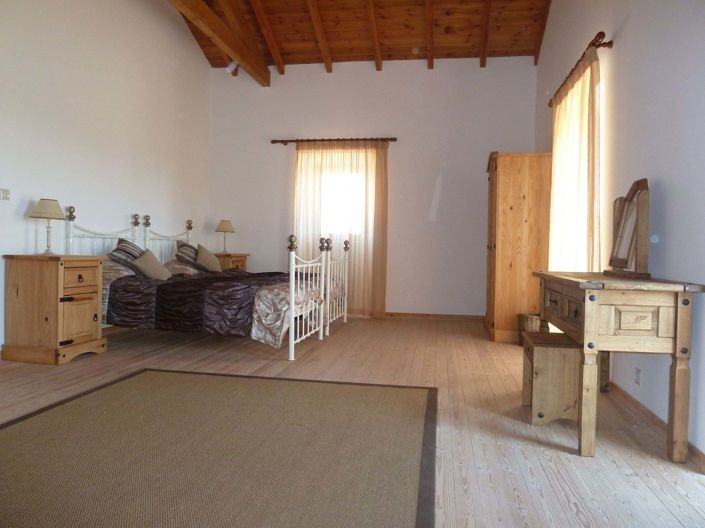 Image No.12-4 Bed House for sale