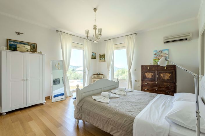 Image No.18-4 Bed House for sale