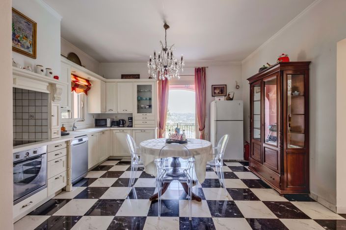 Image No.8-4 Bed House for sale