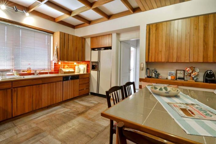 Image No.8-5 Bed House for sale