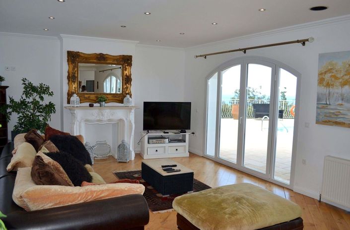 Image No.8-5 Bed House for sale