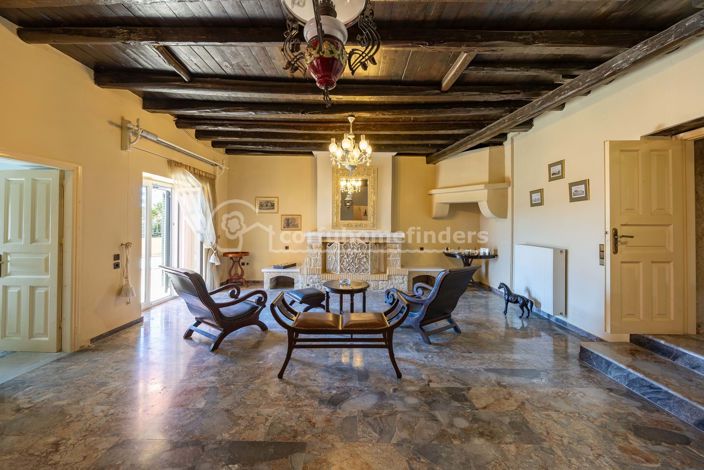 Image No.8-7 Bed House for sale