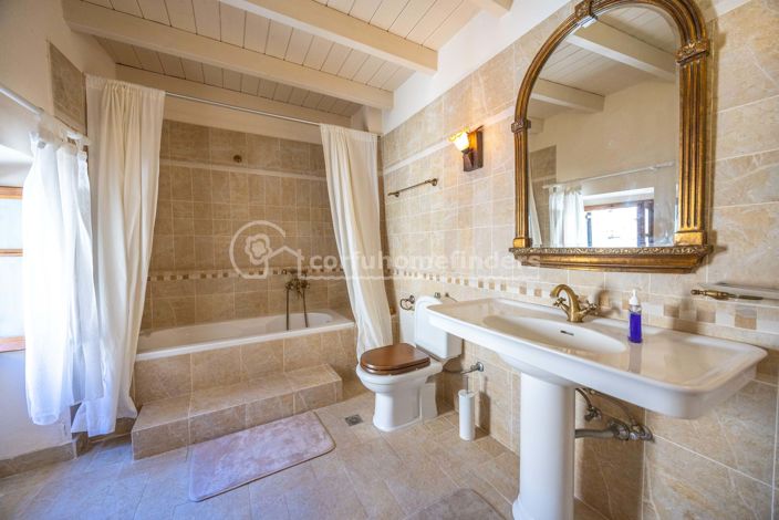 Image No.28-7 Bed House for sale