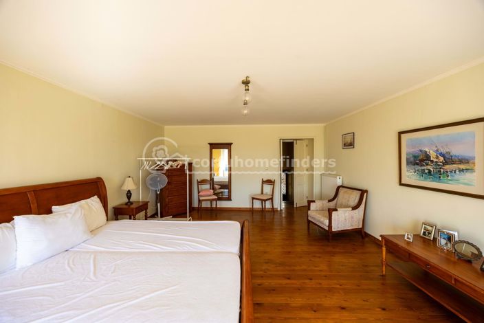 Image No.25-7 Bed House for sale