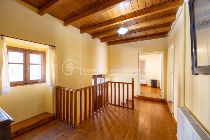 Image No.24-7 Bed House for sale