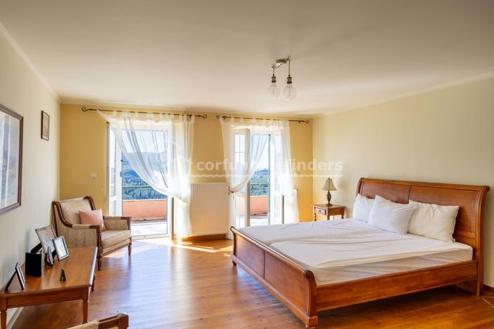 Image No.26-7 Bed House for sale