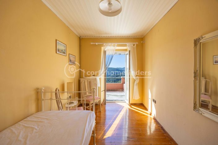 Image No.20-7 Bed House for sale
