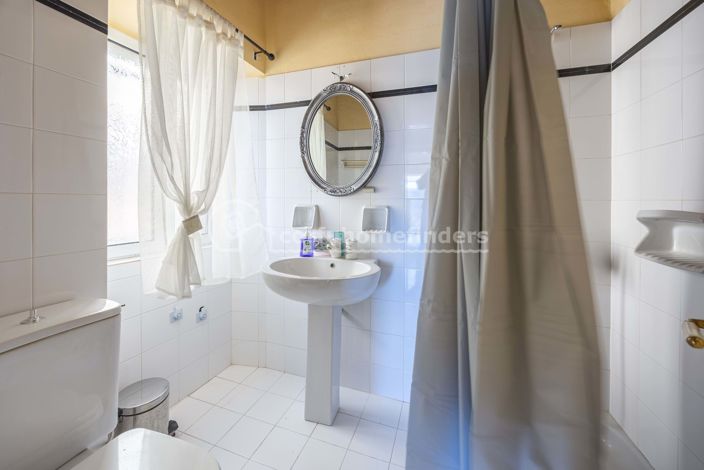 Image No.19-7 Bed House for sale