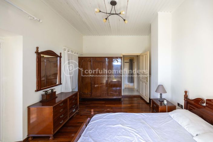 Image No.17-7 Bed House for sale