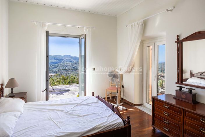 Image No.18-7 Bed House for sale